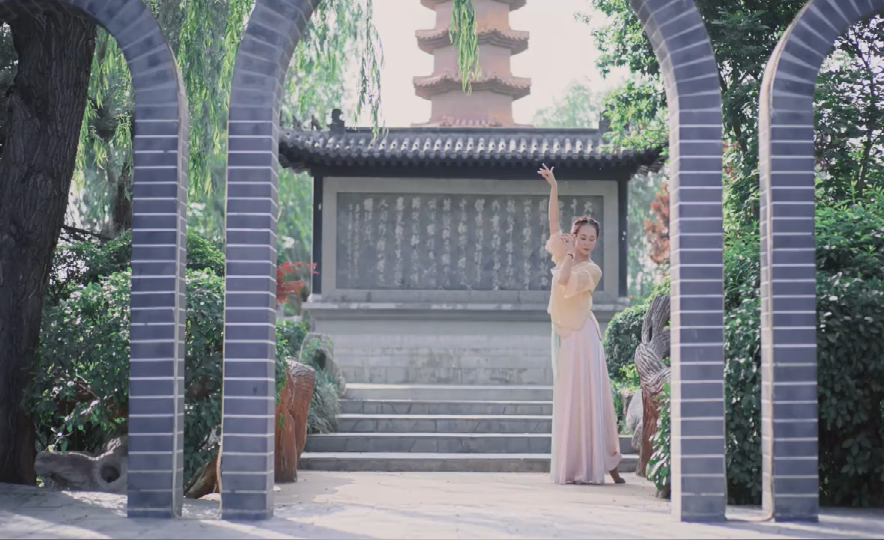 绝美古风舞《红马》，我在江南撒把欢！